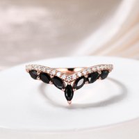 Bague Empilable V en Spinelle Noir Taillé Marquise à 7 Pierres