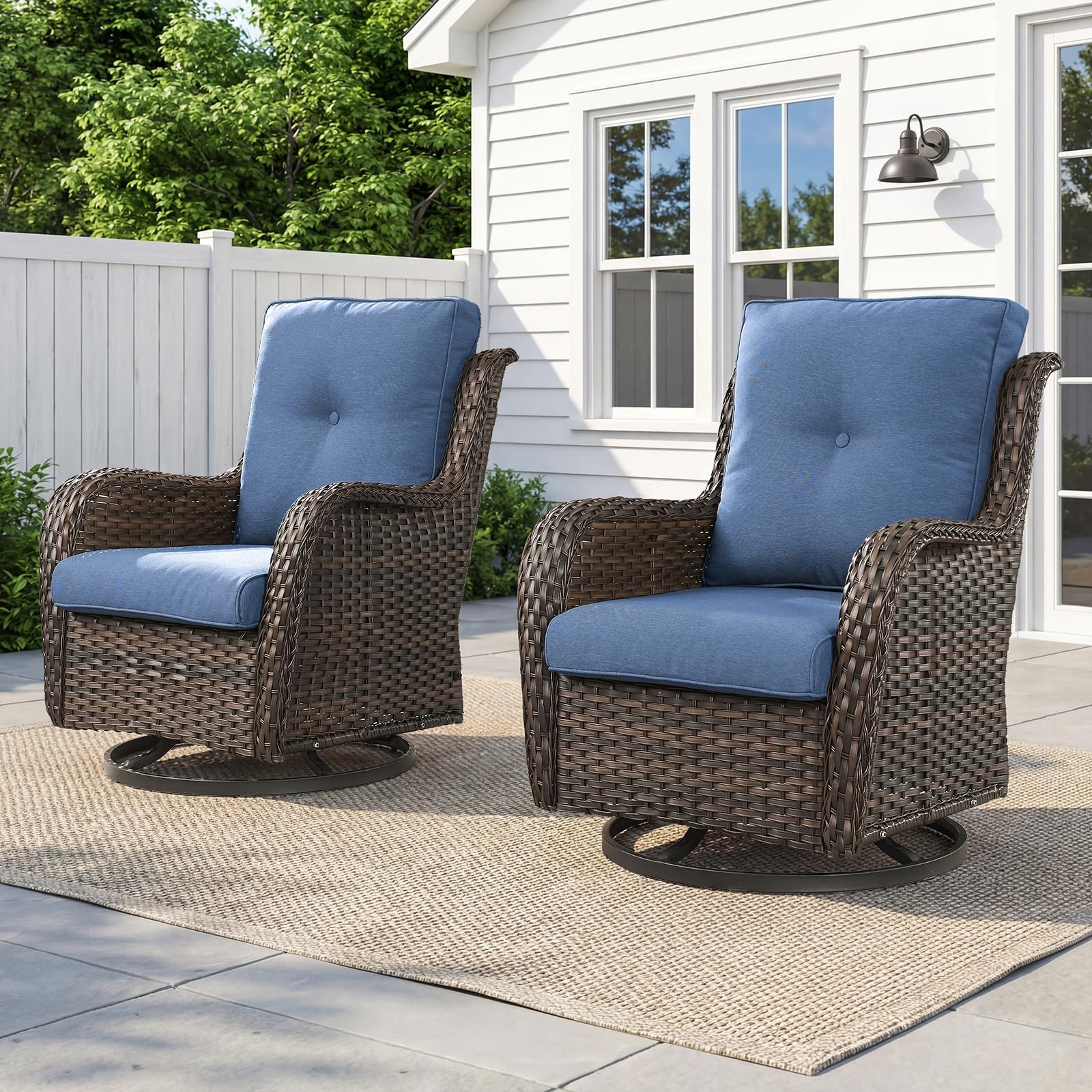 Ensemble de 2 chaises pivotantes en osier Belord avec coussins — Mobilier de patio et d'extérieur