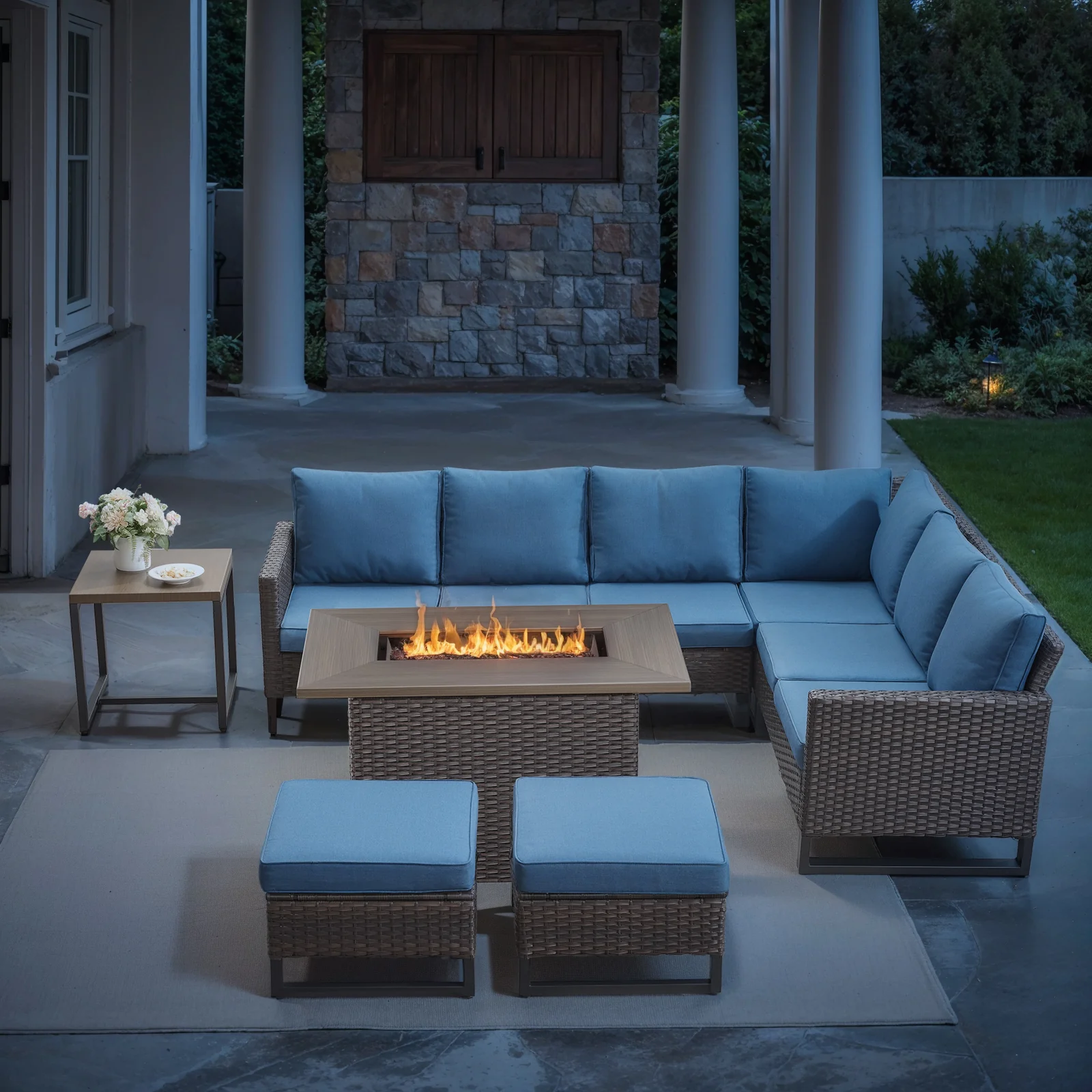 Ensemble de patio Belord 10 pièces avec table de foyer au propane de 41 po, coussin bleu en osier brun