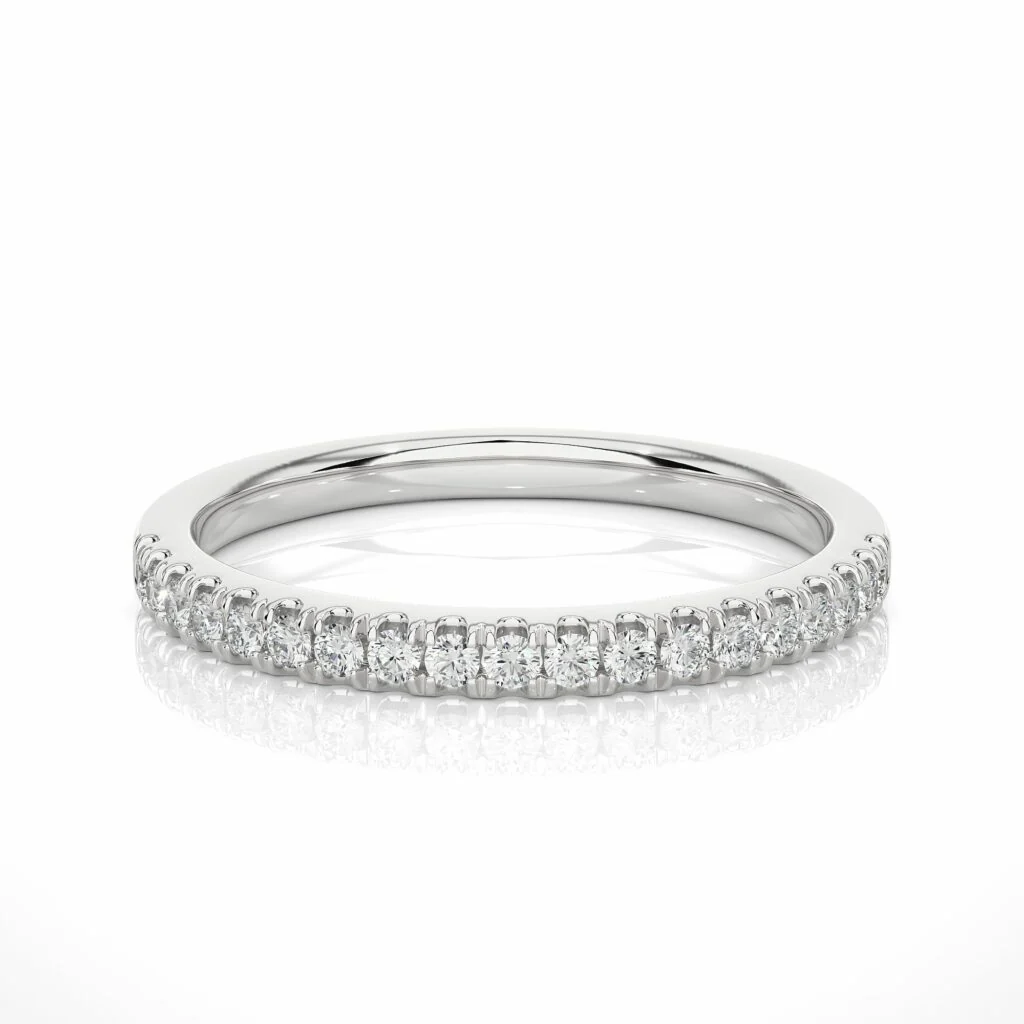 Alliance demi-éternité avec diamant serti à griffes de taille ronde de 0,23 carat - Or jaune 10 carats / Diamant de laboratoire — Bijoux de mariage
