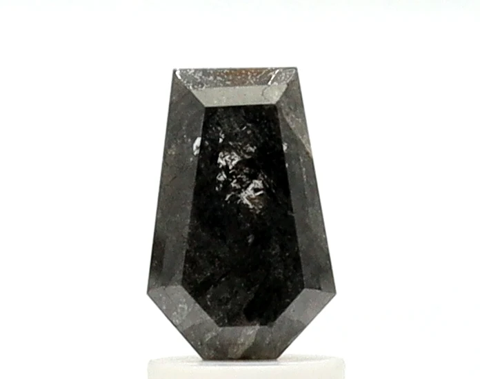 Diamant sel et poivre en forme de cercueil de 1,66 ct — Pierres précieuses en vrac