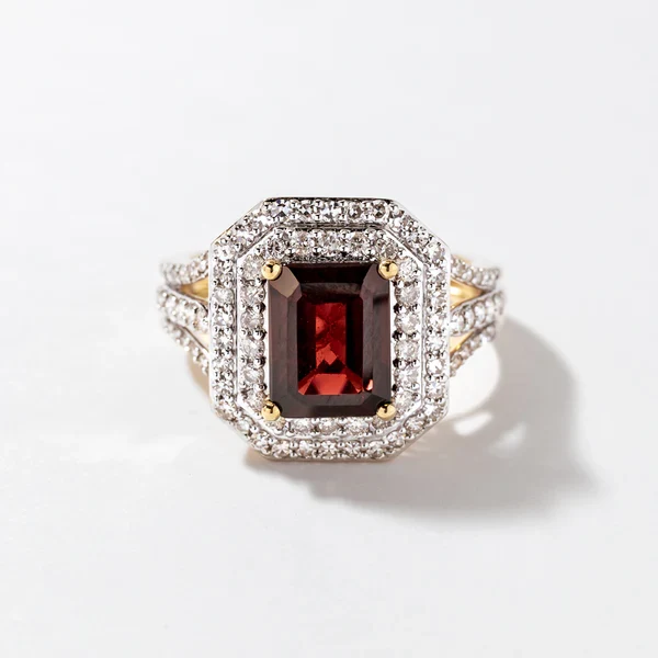 Bague de fiançailles double halo de pierres précieuses rubis à 4 griffes taille émeraude 4 carats - Or jaune 10 carats / Rubis
