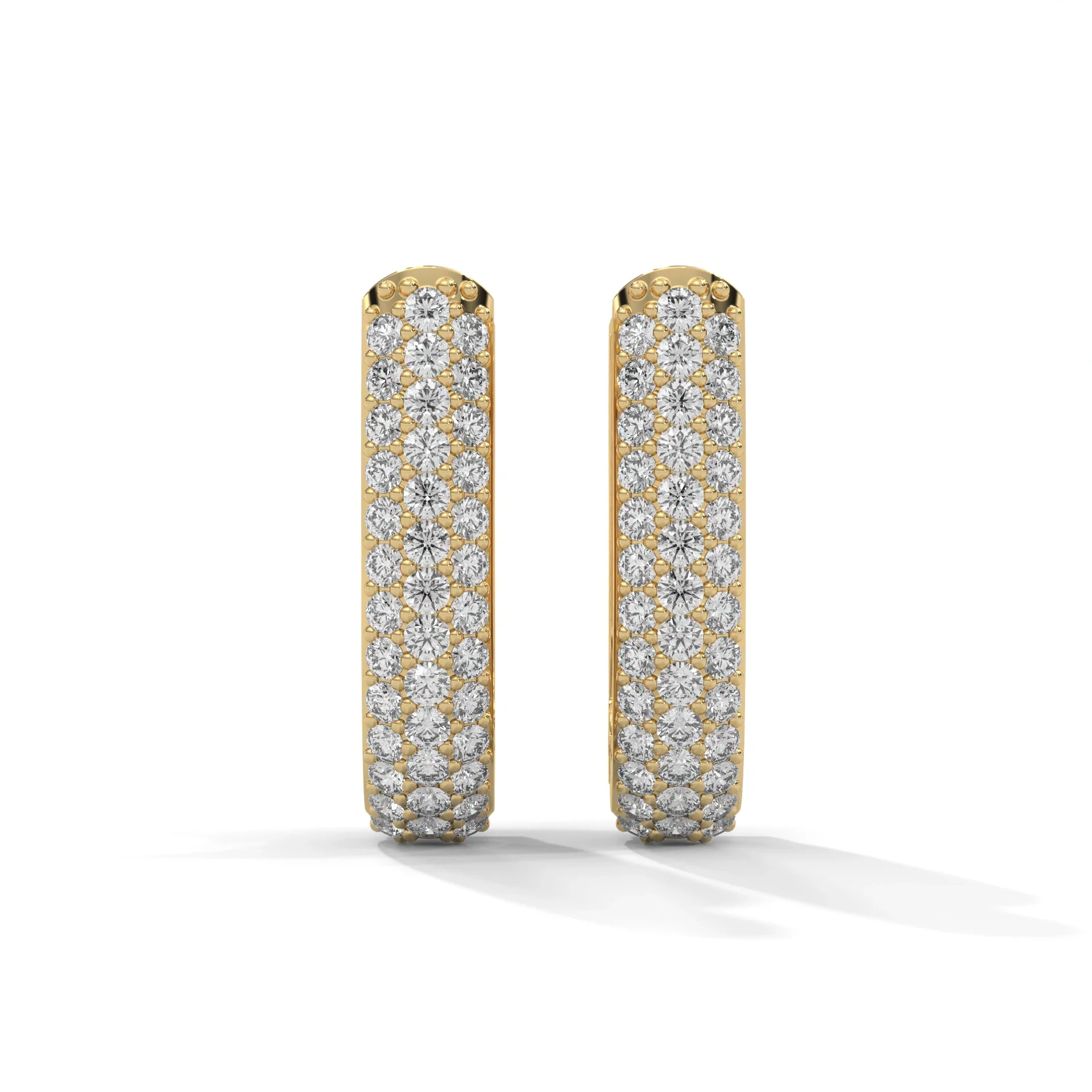 Boucles d'oreilles Huggie de 0,52 carat en or jaune par GemoneDiamonds — Boucles d'oreilles créoles