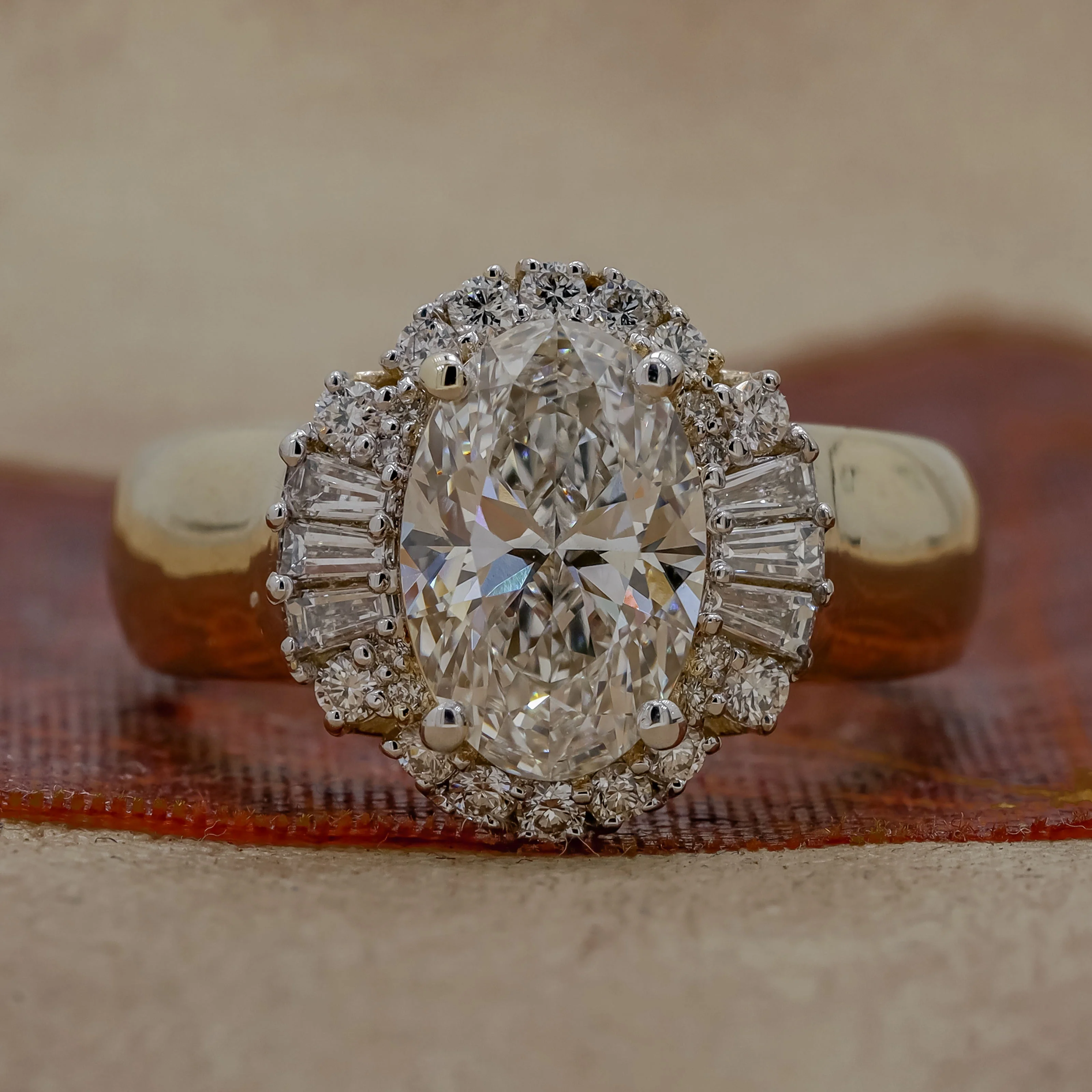 Bague cocktail en diamant ovale de 2,61 carats par Gemone Diamond — Anneaux empilables