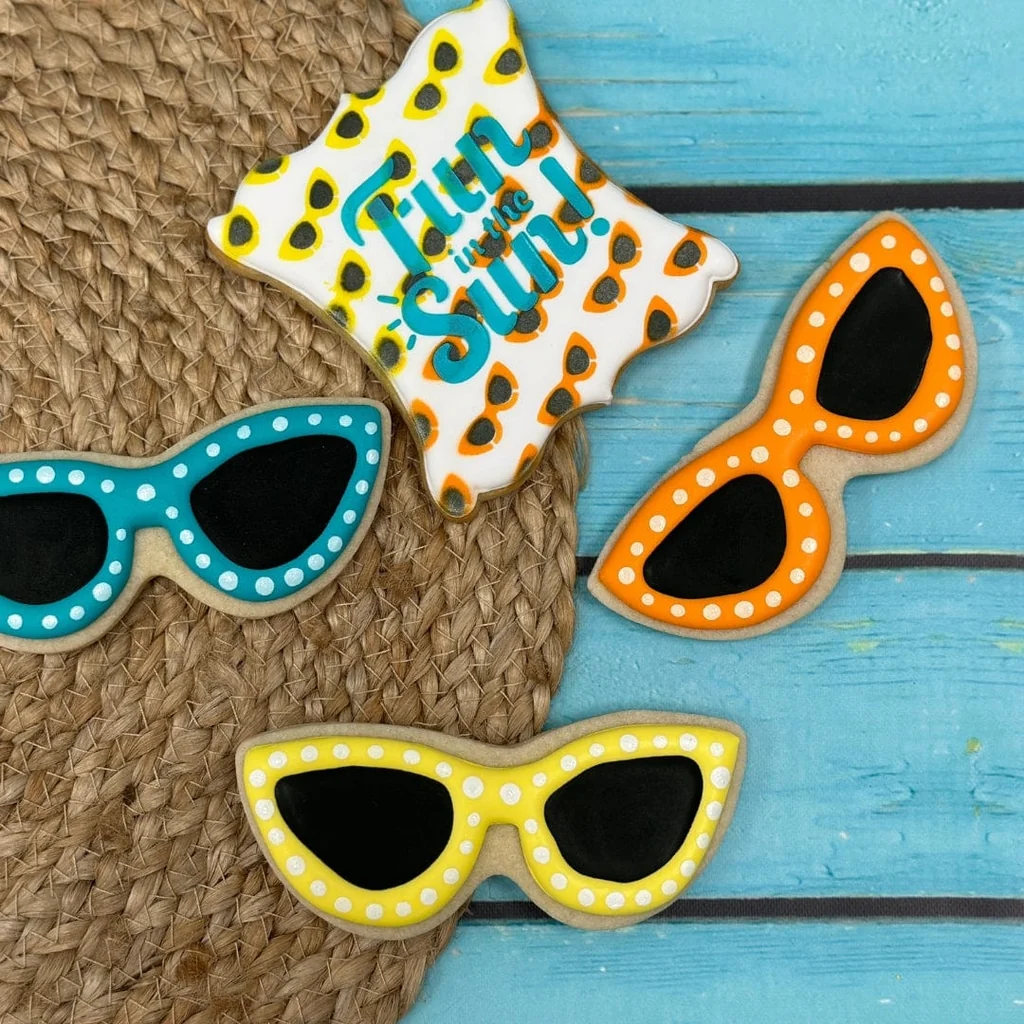 Emporte-pièce Lunettes de soleil en forme de chat par The Cookie Countess — Gadgets de cuisine