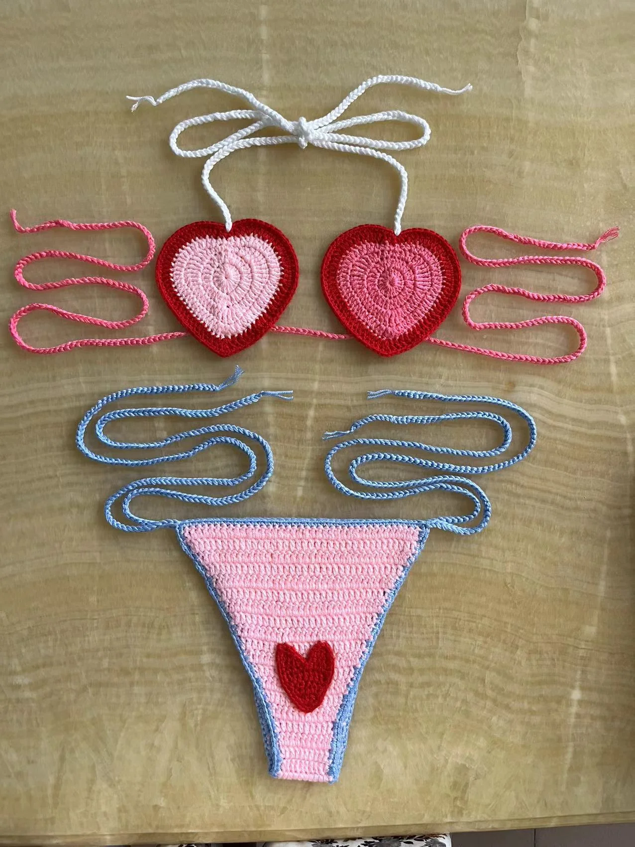 Maillot de bain bikini tricoté à la main Intercolor Heart en blocs de couleurs — Accessoires de mode
