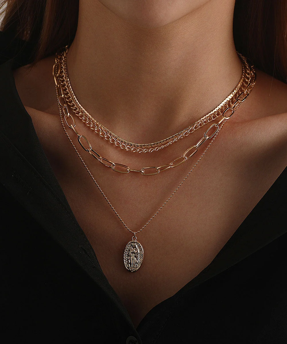 Collier à breloques et pendentifs superposés CM Goldtone - Or taille unique — Accessoires de mode