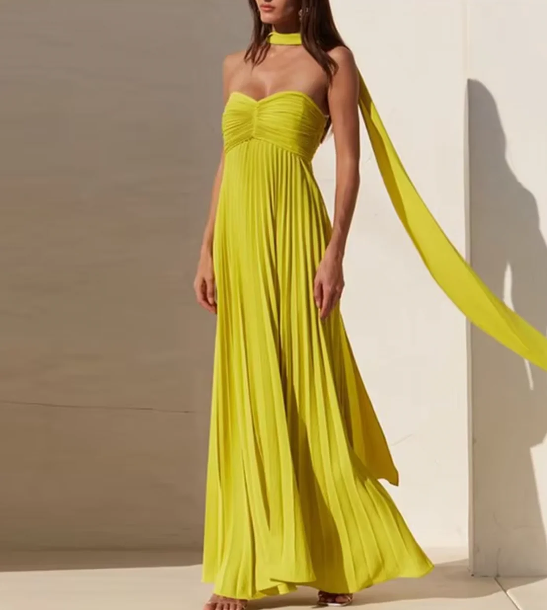 Robe sans bretelles plissée verte Melani — Robes pour femmes