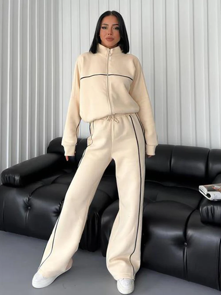 Ensemble de survêtement 2 pièces avec zip et pantalons à poches pour femmes tikktook — Accessoires de voyage