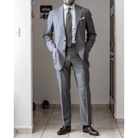 Tissu en laine - Costume gris avec chemise bleue