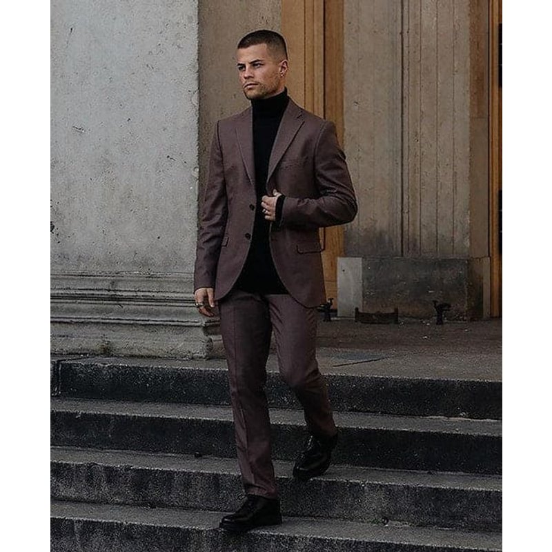 Costume en Velours Brun avec Combinaison de Col Roulé — Costumes et vestons pour hommes
