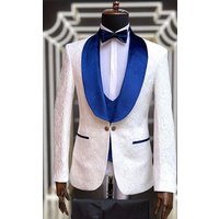 Tuxedo de bal blanc et marine pour le marié