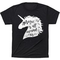 Unicorn Unisex T-shirt Magic Is All Around Us — T-shirts pour hommes