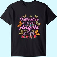 T-shirt pour hommes « Les papillons apparaissent quand les anges sont proches » — T-shirts pour hommes