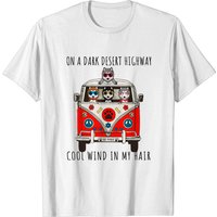 T-shirt avec œuvre d'art de Husky Sibérien sur une route désertique sombre