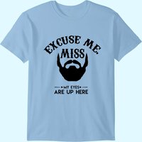 Excuse Me Miss My Eyes Are Up Here T-Shirt pour hommes — T-shirts pour hommes