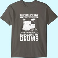 T-shirt Je Pourrais Avoir l'air d'écouter en jouant de la batterie pour hommes — T-shirts pour hommes