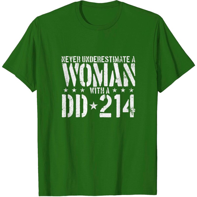 Ne Sous-estimez Jamais Une Femme Avec Un T-shirt Alumni DD-214 — T-shirts pour hommes