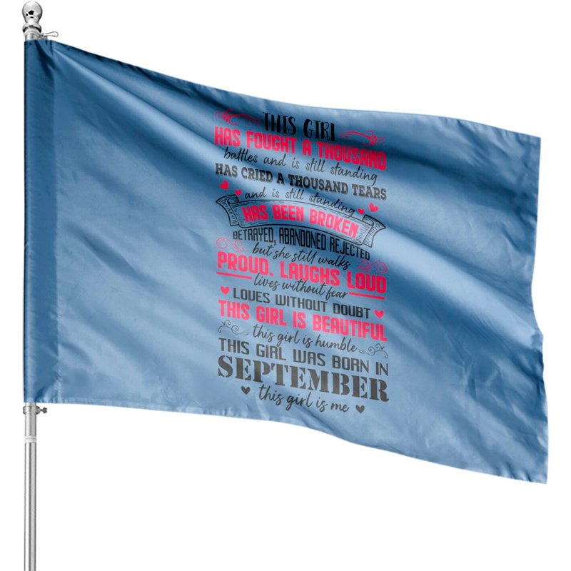 Drapeau de Maison Cette Fille A Mené Mille Batailles Septembre — Drapeaux décoratifs