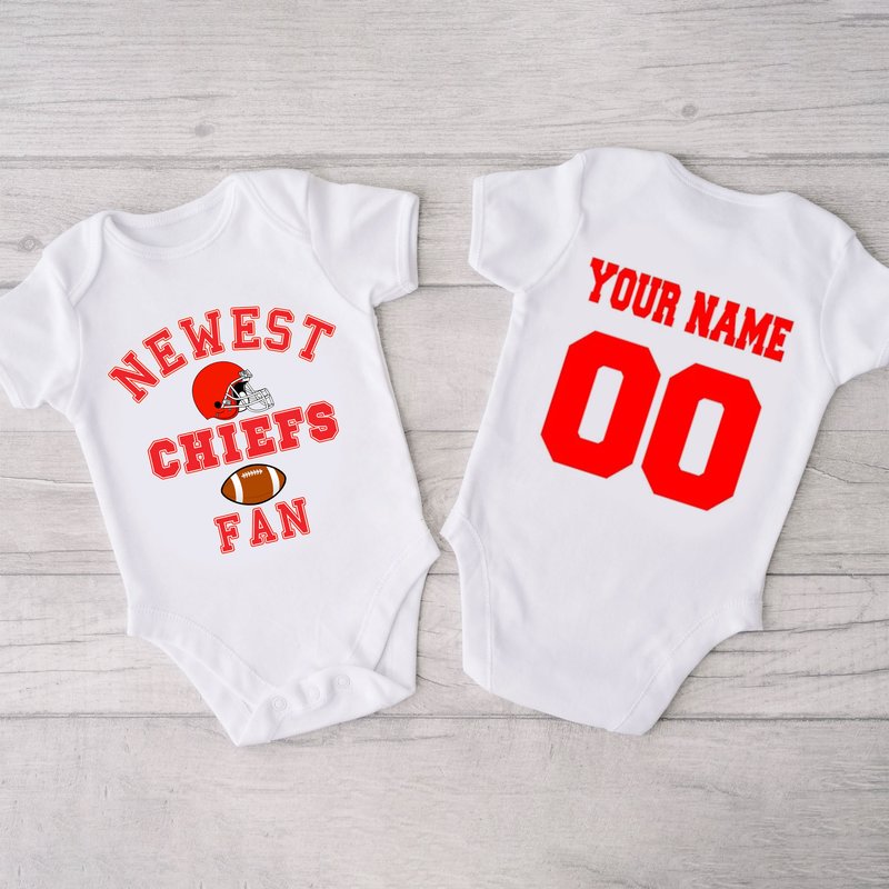 Bodysuit personnalisé Football Chiefs avec nom et numéro — Bodys bébé