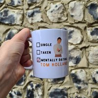 Mug Mentally Dating Tom Holland - Céramique Personnalisable