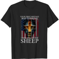 T-shirt Lion Your First Mistake Was Thinking I Was One Of The Sheep — T-shirts pour hommes