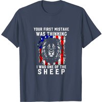 Votre première erreur a été de penser que j'étais un des moutons T-shirt Lion — T-shirts pour hommes