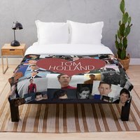 Couverture Tom Holland avec autocollants
