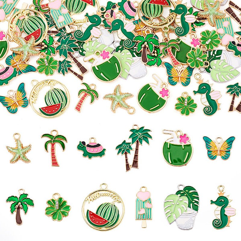 Ensemble de 48 Pcs de Pendentifs en Émail Vert en 12 Formes Variées — Breloques et pendentifs