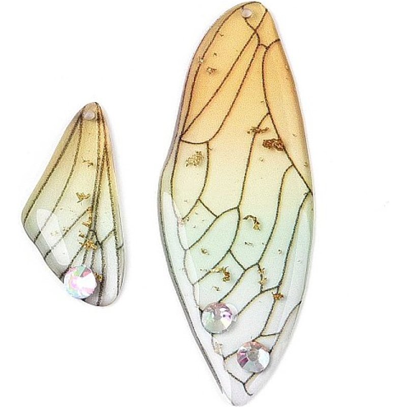 Pendentifs en résine époxy en forme d'aile de papillon avec strass et feuille d'or — Breloques et pendentifs