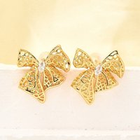 Boucles d'oreilles clous en zircon cubique micro pavé Bowknot, plaqué or 18K — Bijoux fantaisie
