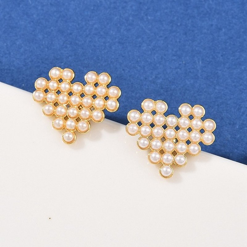 Boucles d'oreilles en forme de cœur en plastique ABS et laiton, plaquées or 18K — Bijoux fantaisie
