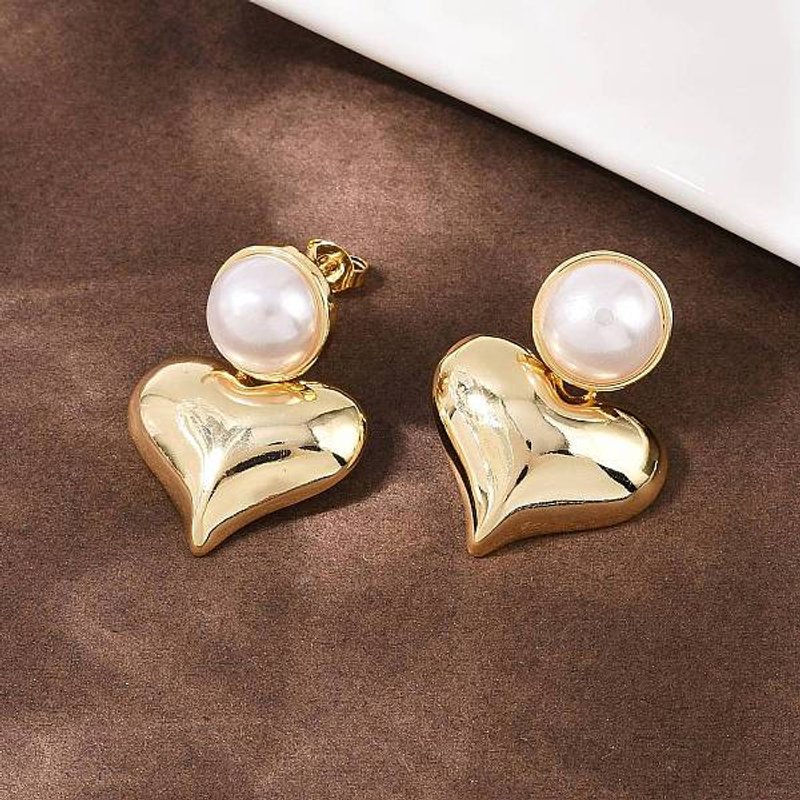 Boucles d'oreilles pendantes en forme de cœur en plastique ABS et laiton plaquées or 18K — Bijoux fantaisie