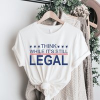 T-Shirt Rihanna Think While It's Still Legal pour hommes