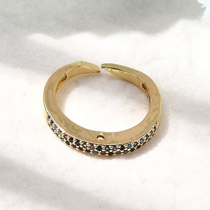 Bague en laiton avec zircon cubique micro pave, plaqué or 18K — Bijoux fantaisie