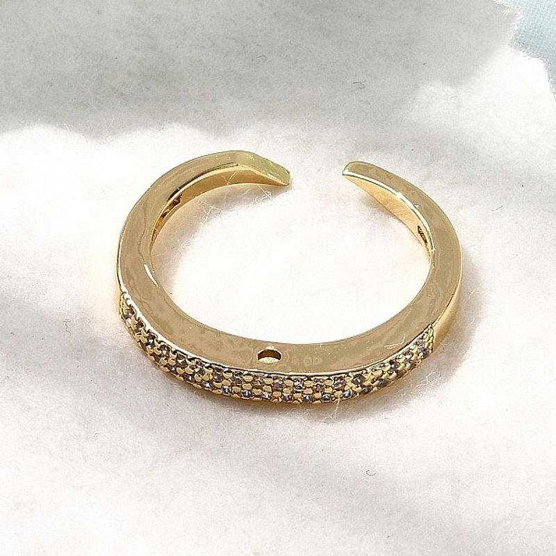 Bague en Zircon Cubique Pave Micro en Laiton, Plaquée Or 18K — Bijoux fantaisie