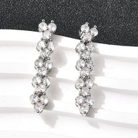 Boucles d'oreilles à clou en zircon cubique clair micro pavé en laiton — Bijoux fantaisie
