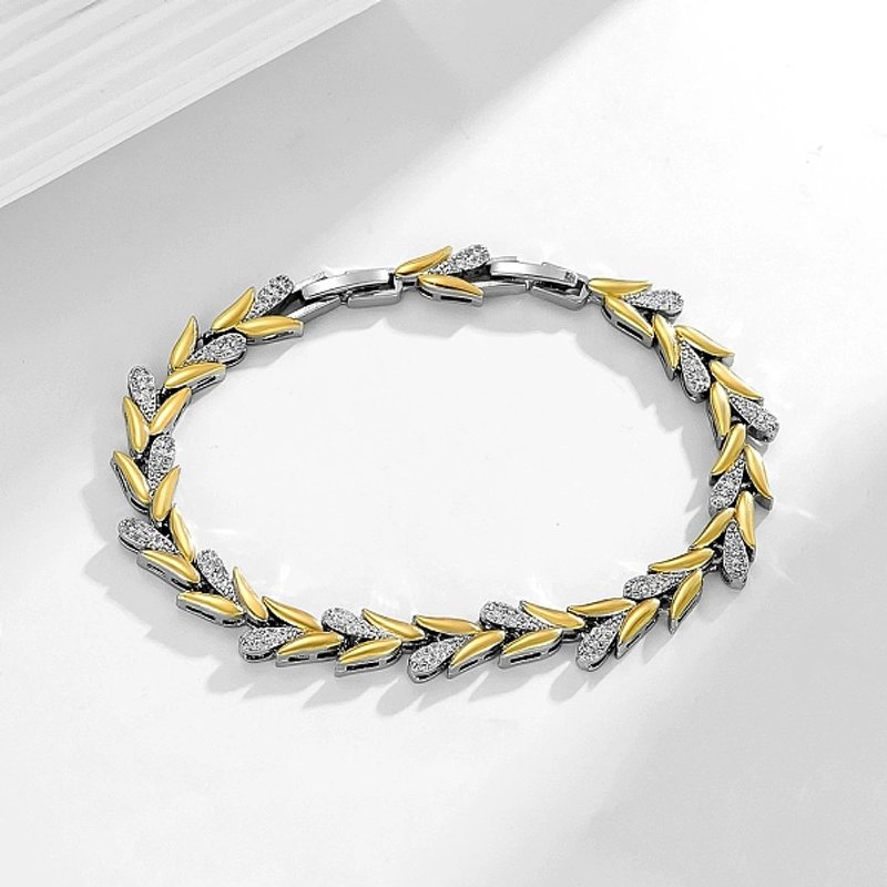 Bracelet en laiton avec pavé micro de zircon cubique clair pour femmes — Bracelet Femme