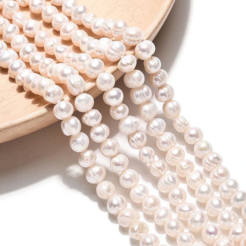 Fil de perles de culture d'eau douce naturelles, forme de pomme de terre, blanc crémeux — Perles à bijoux