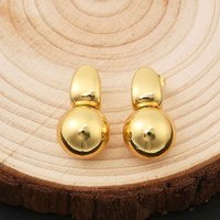 Boucles d'oreilles rondes en laiton avec plaquage en or 18K — Bijoux fantaisie
