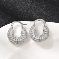 Boucles d'oreilles créoles plates rondes en laiton avec zircon cubique clair