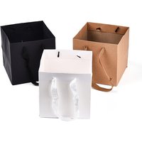 Sacs en papier pour cadeaux avec poignée, carrés, couleurs variées, 15x15x15cm — Rangement et présentation