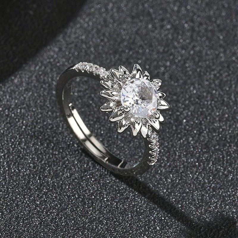Bagues en laiton floral avec zircon cubique transparent pour femmes — Bijoux fantaisie