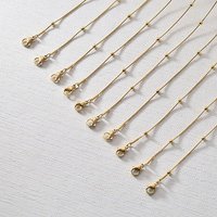 Collier en acier inoxydable 304 avec chaîne serpent et perles rondes — Collier pendentif