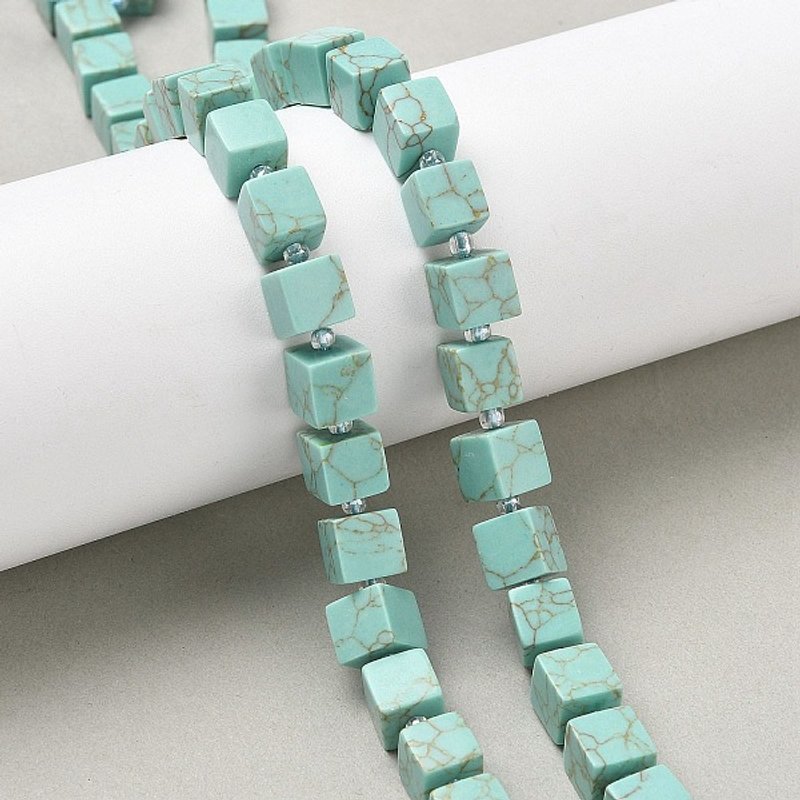 Brins de perles cubes en turquoise synthétique avec perles de semence — Perles à bijoux