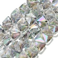 Brins de perles en verre électroplaqué, triangle, facetté, vert printemps moyen — Perles à bijoux