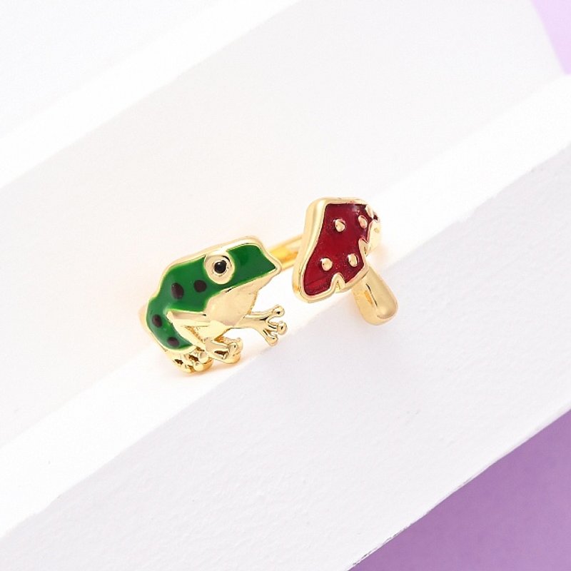Bague à Manchette en Laiton Émaillé, Grenouille avec Champignon, Plaqué Or 18K — Bijoux fantaisie