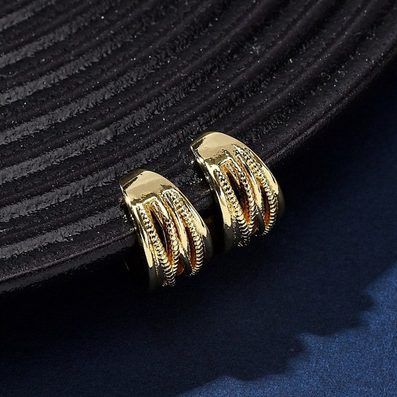Boucles d'oreilles en laiton multicouches en forme de C, plaquées or 18K — Bijoux fantaisie