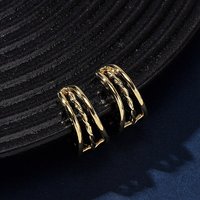 Boucles d'oreilles en laiton en forme de C, plaquées or 18K — Bijoux fantaisie