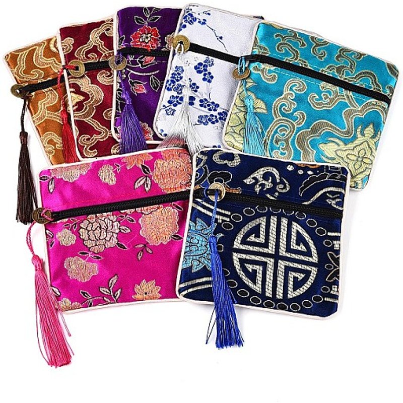 Pochettes à Bijoux en Soie Brodée Chinoise avec Décorations en Franges — Rangement et présentation